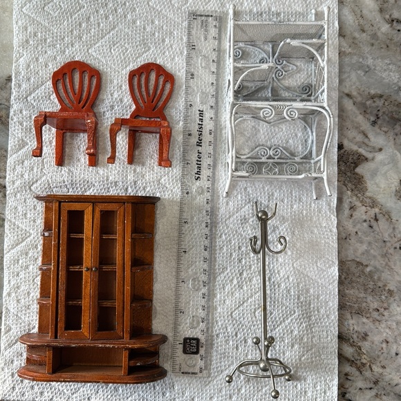 Doll house furniture. - Picture 4 of 6